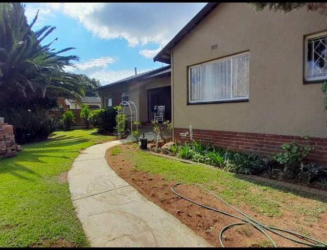 3 BEDROOM HOUSE FOR SALE IN BIRCHLEIGH